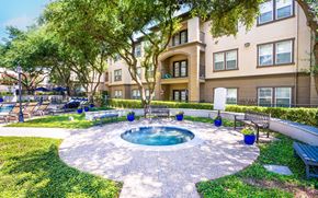 Dallas apartment for rent - pool area