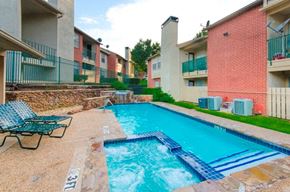 Longview apartment for rent - Sparkling Swimming Pool with Heated Jacuzzi