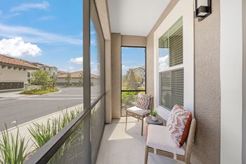 Screened-in patio/balcony