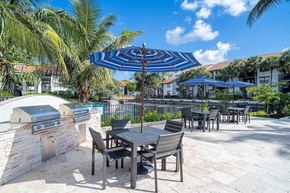 Coral Springs apartment for rent - Two outdoor grilles and tables with umbrellas and chairs