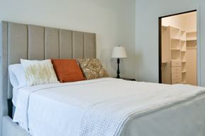 Minneapolis apartment for rent - Bedroom with Queen bed