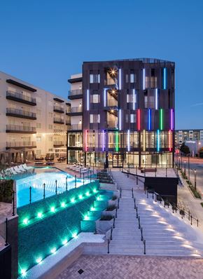 Dallas apartment for rent - a hotel with a swimming pool at night