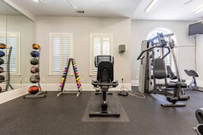 Columbia apartment for rent - the gym at the flats at big tex apartments
