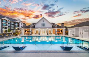 Greenville apartment for rent - in-pool loungers on tanning shelf
