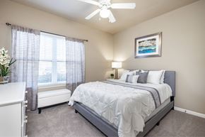 Lakeland apartment for rent - Big oaks apartments lakeland florida furnished bedroom with ceiling fan and carpet