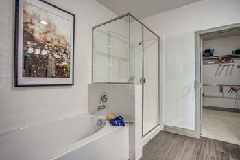 Garden-style soaking bathtubs*
