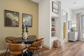 Plano apartment for rent - A dining room with a round table and chairs.