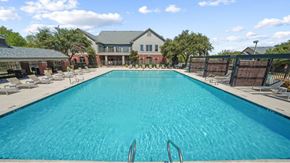 Mckinney apartment for rent - a large swimming pool at Towns at Chapel Hill in Plano Texas