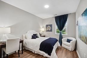 Brighton apartment for rent - A bedroom with a large bed and a chair.