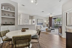 Tampa apartment for rent - A dining room with a round table and chairs.