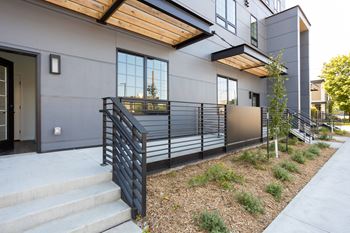 Bi-level townhomes