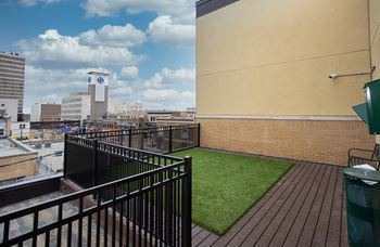 A small astroturf lawn on the rooftop of a building