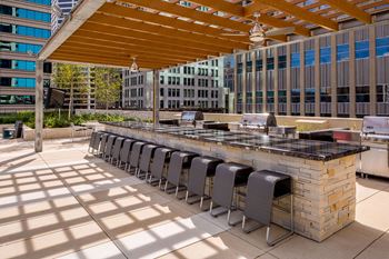 Grilling lounge & outdoor kitchen