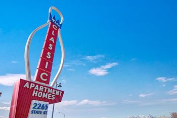 Ritz classic bowling pin sign
