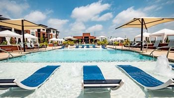 2 Sparkling pools