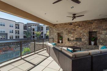 Grand patios*