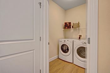 Ritz classic 2 bedroom with full-size washer and dryer
