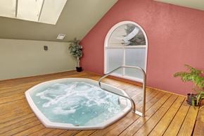 Anchorage apartment for rent - A hot tub in a room with a window.