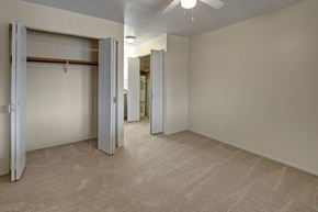 Anchorage apartment for rent - A room with a carpeted floor and a ceiling fan.