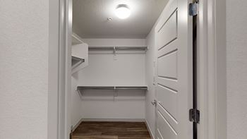 Walk-in closets & built in organizers