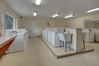 The club at eagle point apartments - laundry room