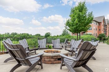 Outdoor fire pit