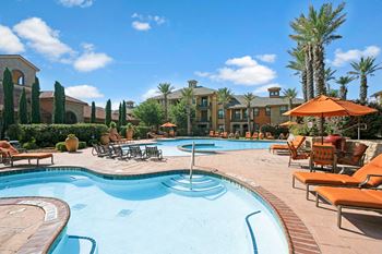Year-round spa/hot tub