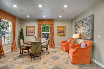 Kirkland apartment for rent - A living room with a table and chairs.