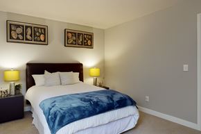 Federal Way apartment for rent - A bedroom with a large bed and two lamps on either side of the bed.