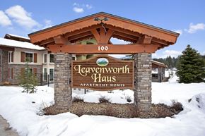 Leavenworth apartment for rent - A sign for Leavetworth Houses stands in front of a building.