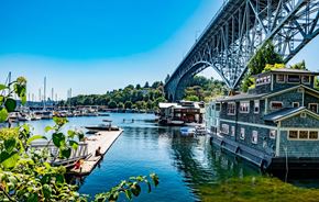 Seattle apartment for rent - A nearby marina here at St. James Tower with boat docks, waterfront homes, and iconic bridge views creating a scenic and vibrant waterfront setting.