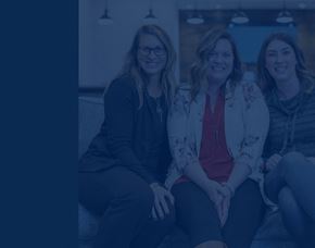 Tulsa apartment for rent - a group of women sitting on a couch