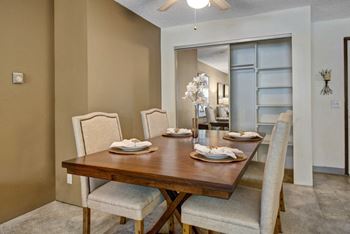 Eagle ridge dining table & chairs