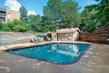 Eagle ridge swimming pool & lounge chairs