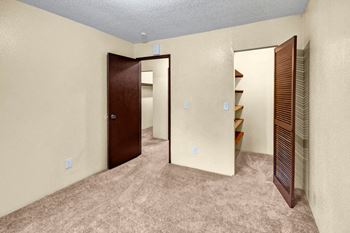 Hillside chalet apartments - bedroom
