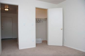 Hyde park north bedroom & closet