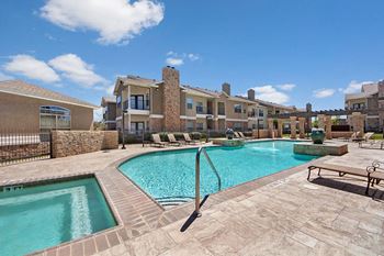Year-round spa/hot tub
