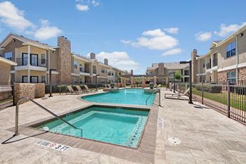 Year-round spa/hot tub