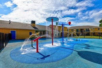 Water splash pad