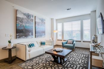 Soaring 9' and 10' ceilings