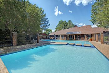 Windtree pool & clubhouse