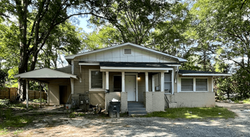 Ruston apartment for rent - a small house with a yard and some trees