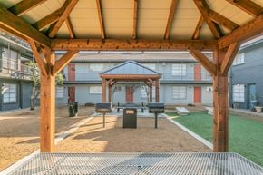 Dallas apartment for rent - Community pavilion and outdoor seating at Chapel Creek Dallas