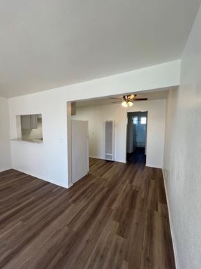 Ontario apartment for rent - A room with wooden floors and a ceiling fan.