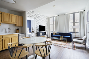 Philadelphia apartment for rent - spacious apartment living room at 1530 chestnut apartment building