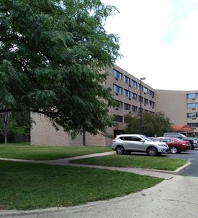 Springfield apartment for rent - a view of the building from the parking lot