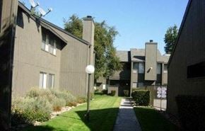 Stockton apartment for rent - Walkway
