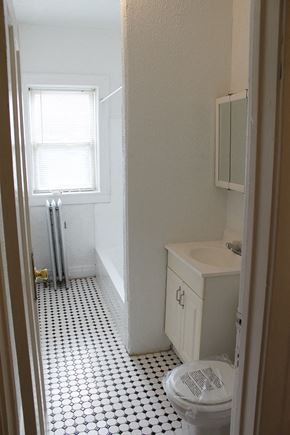 Cleveland Heights apartment for rent - the bathroom has a checkered floor and a toilet and a sink