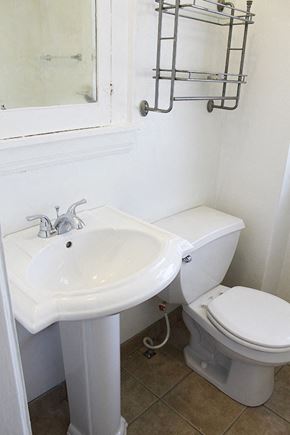 Cleveland Heights apartment for rent - Updated Bathroom
