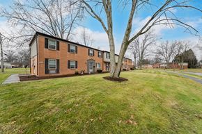 Warren apartment for rent - Green Lawn at River Run Apartments, Warren, Ohio